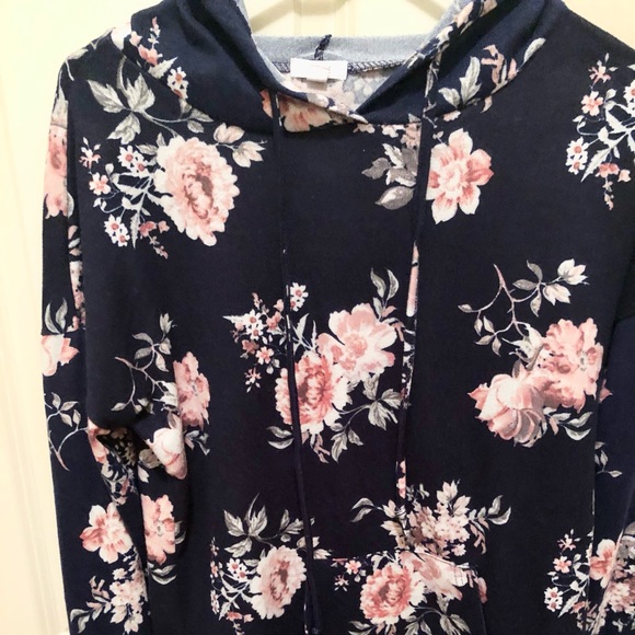 ❗️SOLD Kangaroo Pocket sweater - Picture 3 of 5